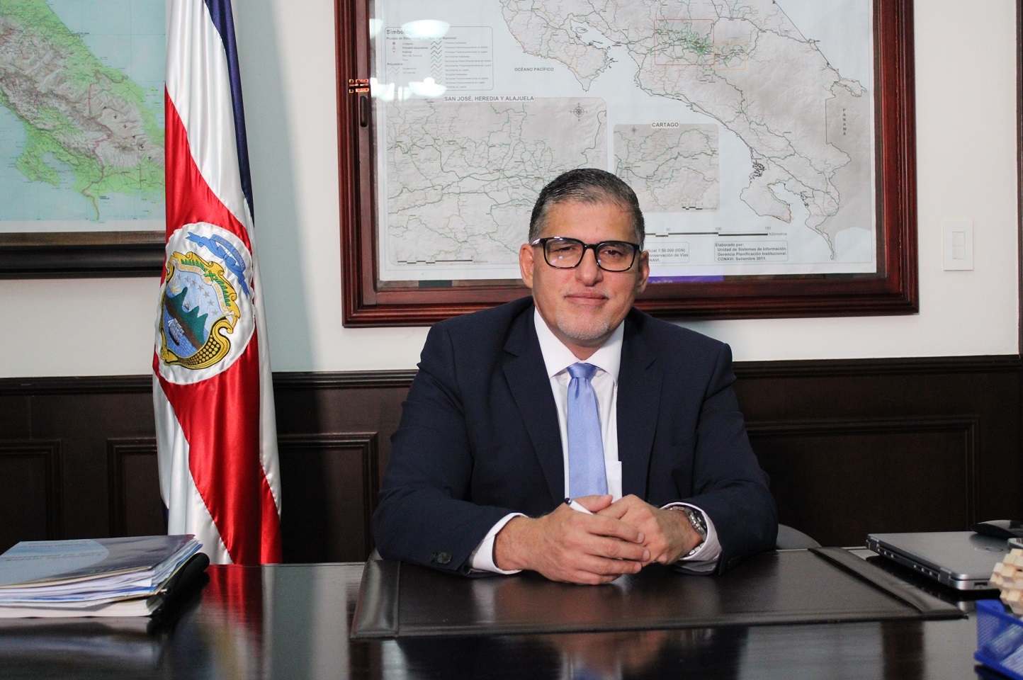 Fotografía de Mauricio Batalla, Ministro de Obras Públicas y Transportes, presidente de la Junta Directiva