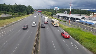 Imagen de vehículos en la carretera
