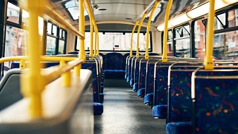 Imagen del interior de un bus con fines ilustrativos
