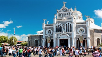 Basílica de Nuestra Señora de Los Ángeles en Cartago. Fuente: Puravidauniversity.