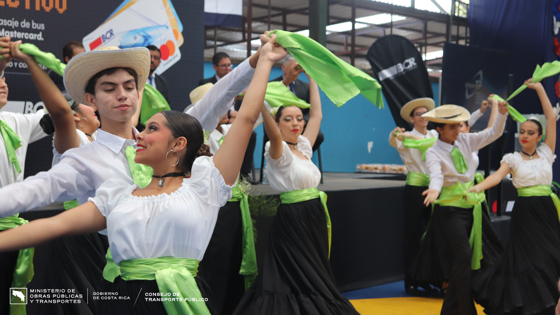 Acto cultural de baile folclórico.