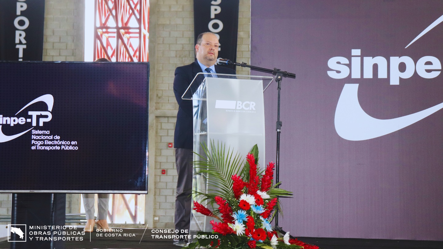 Lic. Rafael Herrera, Director Ejecutivo del CTP, dando unas palabras en el evento de lanzamiento.